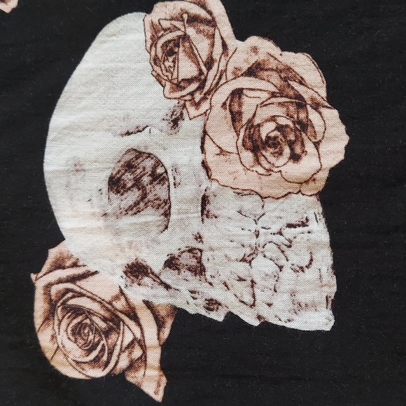 Skull and pink rose flowy tank - Picture 3 of 4